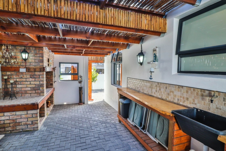 3 Bedroom Property for Sale in Sandy Point Beach Estate Western Cape